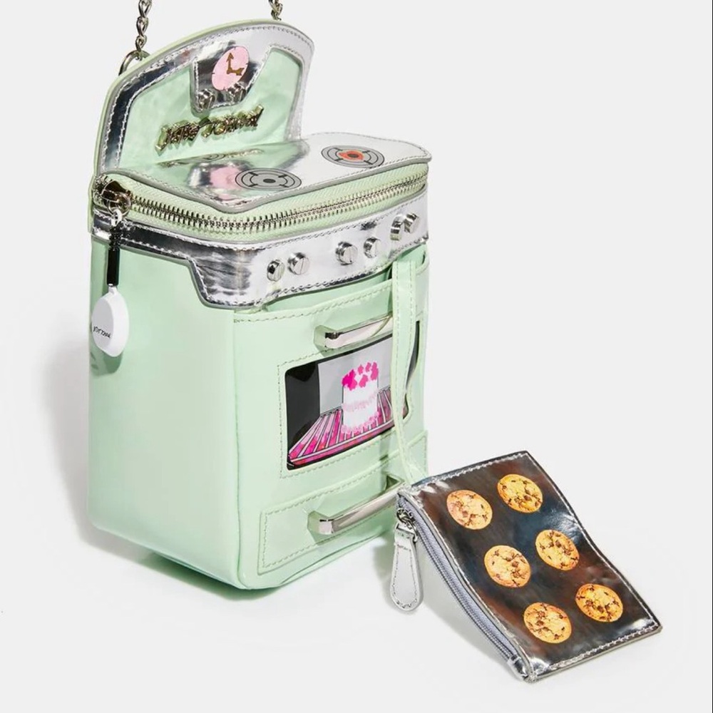 Bake It Like Betsey Novelty Oven Purse - NWT
